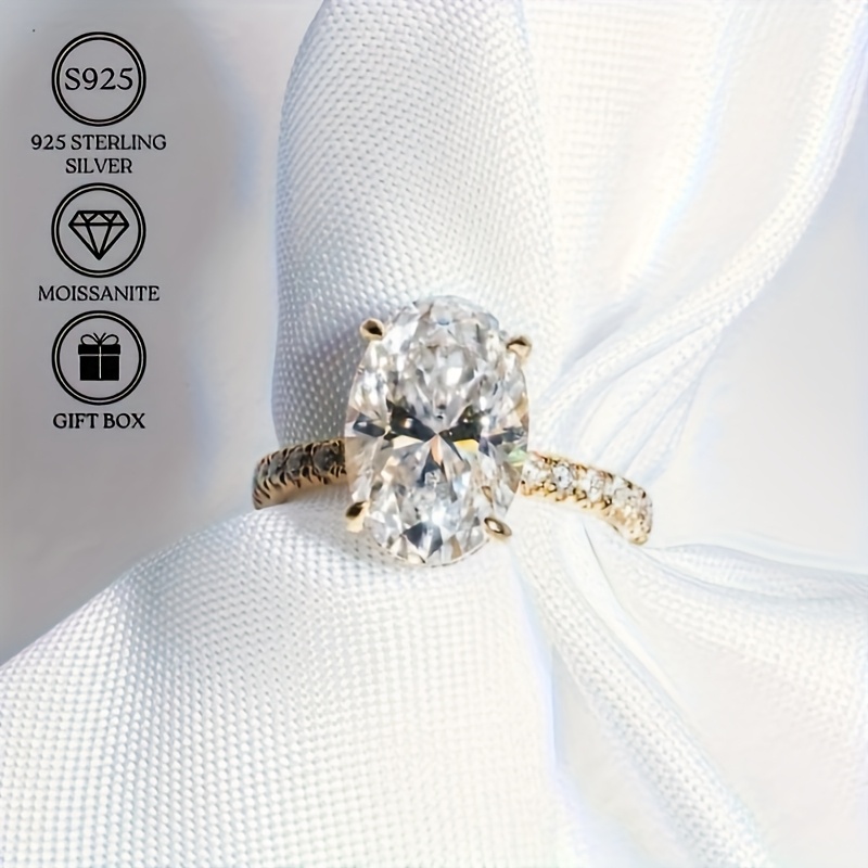 Men's Casual Pigeon Egg Moissanite Ring with Golden-Tone Accents
